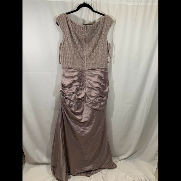 NEW La‎ Femme Beaded Top Ruched Crepe Satin Gown [SZ 14 ] - Picture 9 of 12